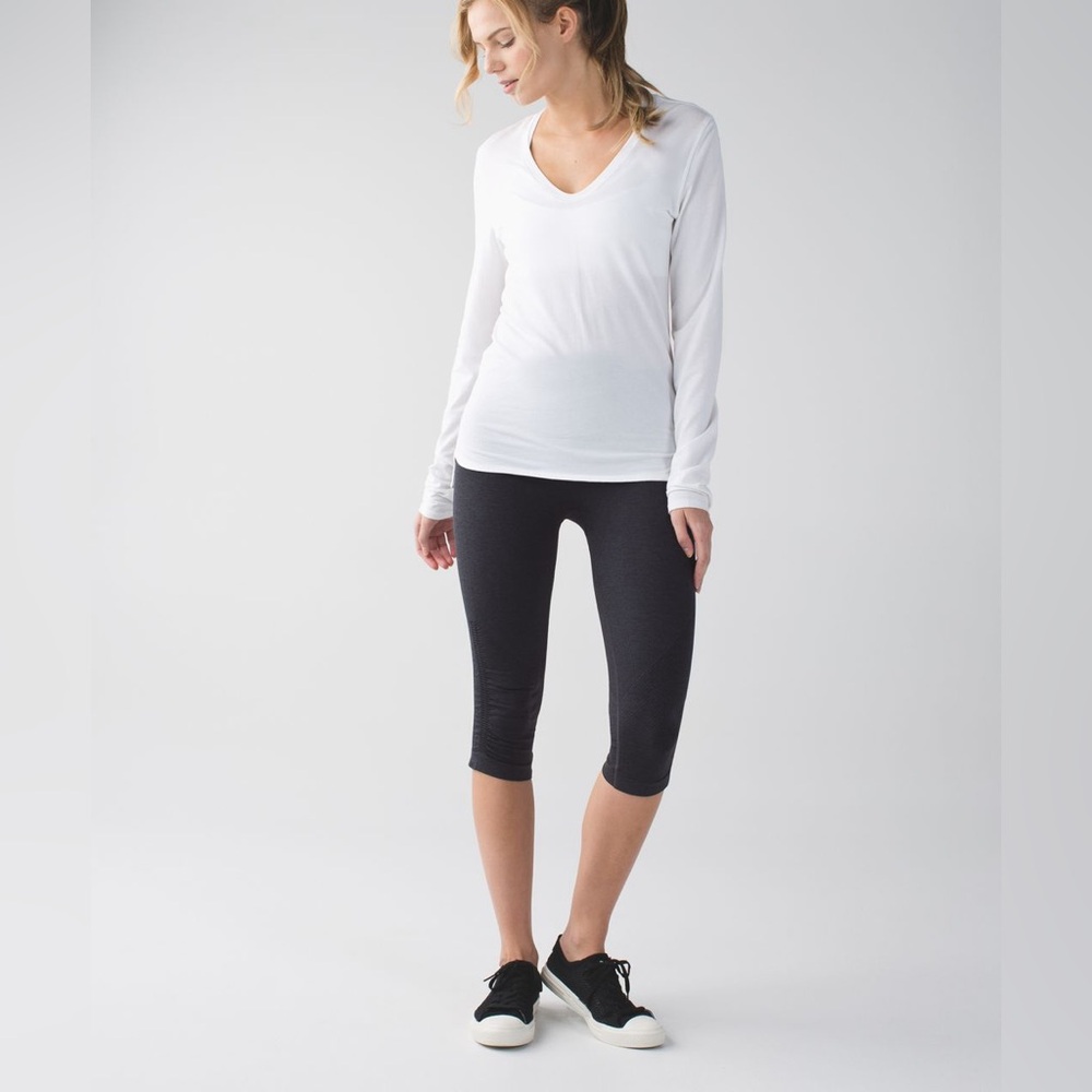 Lululemon Athletica In The Flow Crop II in Heathered Deep Coal Size: 4